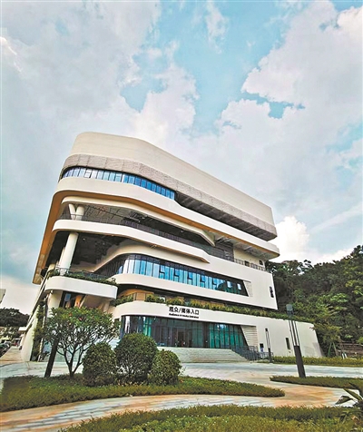 新建的综合训练馆.jpg